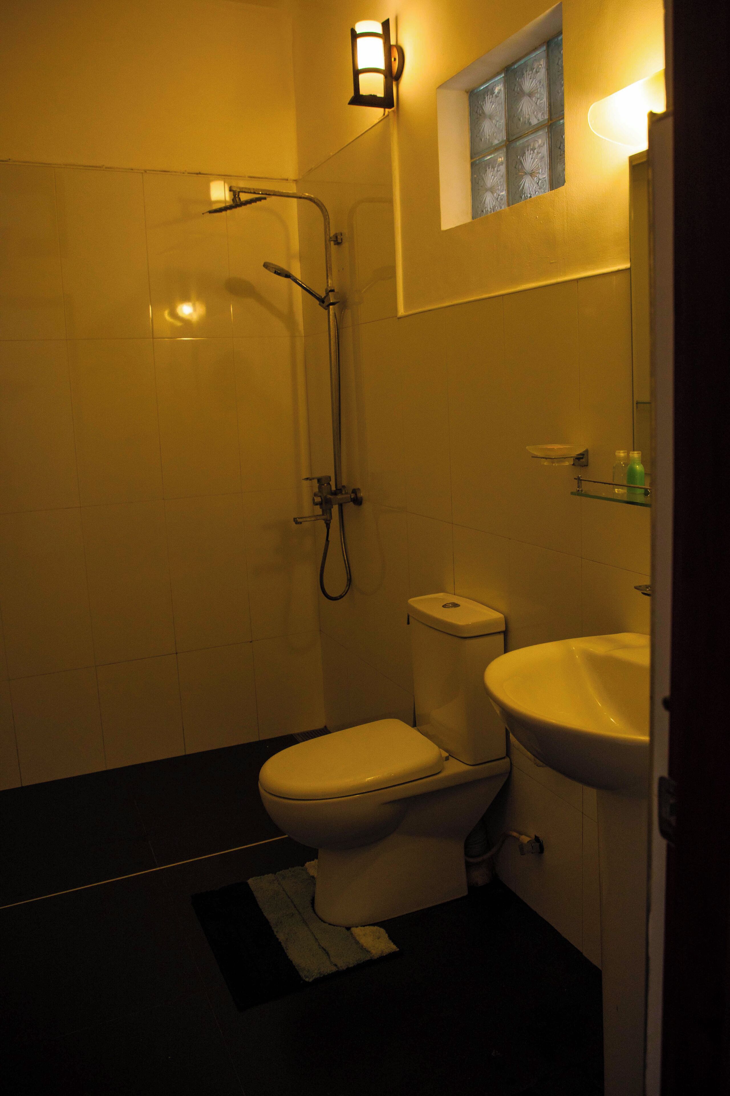 Deluxe Double Room, Balcony, Mountain View | Bathroom | Shower, rainfall showerhead, free toiletries, hair dryer
