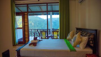 Deluxe Double Room, Balcony, Mountain View | Individually furnished, desk, laptop workspace, free WiFi