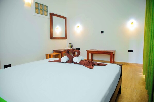 Deluxe Double Room, Balcony, Mountain View | Individually furnished, desk, laptop workspace, free WiFi - Jade Ella (Ella)
