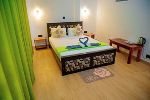 Deluxe Double Room, Balcony, Mountain View | Individually furnished, desk, laptop workspace, free WiFi