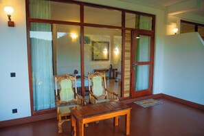 Quarto casal luxo, sacada, vista para a montanha | Terraço/pátio