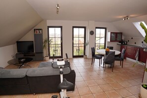 Smart TV, books - near cologne, fully equipped, great view - EVARIS Hilda (Overath)