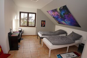 1 bedroom, in-room safe, desk, iron/ironing board - near cologne, fully equipped, great view - EVARIS Hilda (Overath)