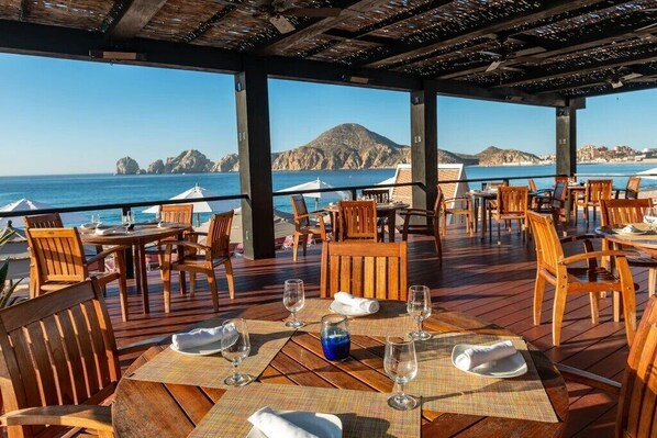 Outdoor dining - Beachfront Junior Suite at Pueblo Bonito Rose, Steps from Medano Beach (Cabo San Lucas)