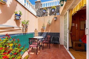Apartment | Balcony - Luxury Apartment With Garden Views (Granadilla de Abona)