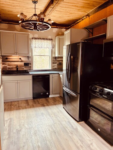 4 BEDROOM, 1 FULL BATH 
FARMHOUSE on 1.3 acres
renovated in 2025.