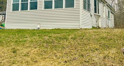 4 BEDROOM, 1 FULL BATH
FARMHOUSE on 1.3 acres
renovated in 2025.