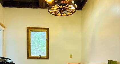 4 BEDROOM, 1 FULL BATH
FARMHOUSE on 1.3 acres
renovated in 2025.