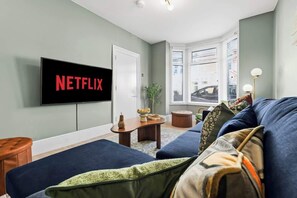 TV, offices - 3BR Stunning & Luxe House Fratton w/ Parking (Fratton)