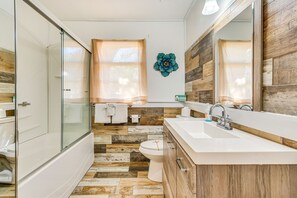 Handtücher, Seife, Shampoo, Toilettenpapier
