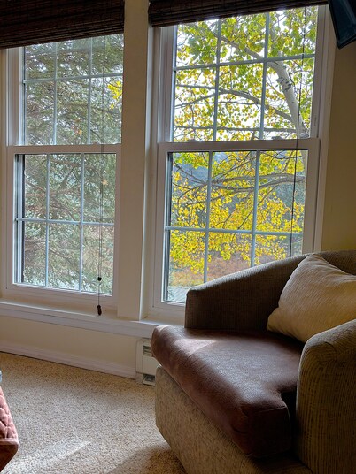 Welcome to your Mountain Meadow Escape! A Charming-chic 3 Bed/2.5 Bath Condo!