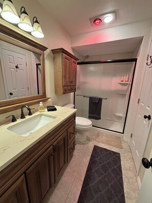 淋浴設備、風筒、提供毛巾、番梘