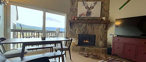 智能电视、壁炉