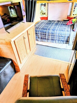 7 bedrooms, desk, iron/ironing board, WiFi