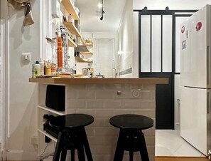 Kühlschrank, Mikrowelle, Ofen, Geschirrspüler