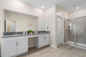 Hair dryer, towels - Storey Lake 5BR Themed Villa –10 min to Disney (Kissimmee)