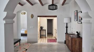 3 dormitoris, planxa i posts de planxar, wifi i roba de llit