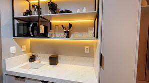 Basic Apartment | Private kitchen | Mini-fridge, microwave, cookware/dishes/utensils