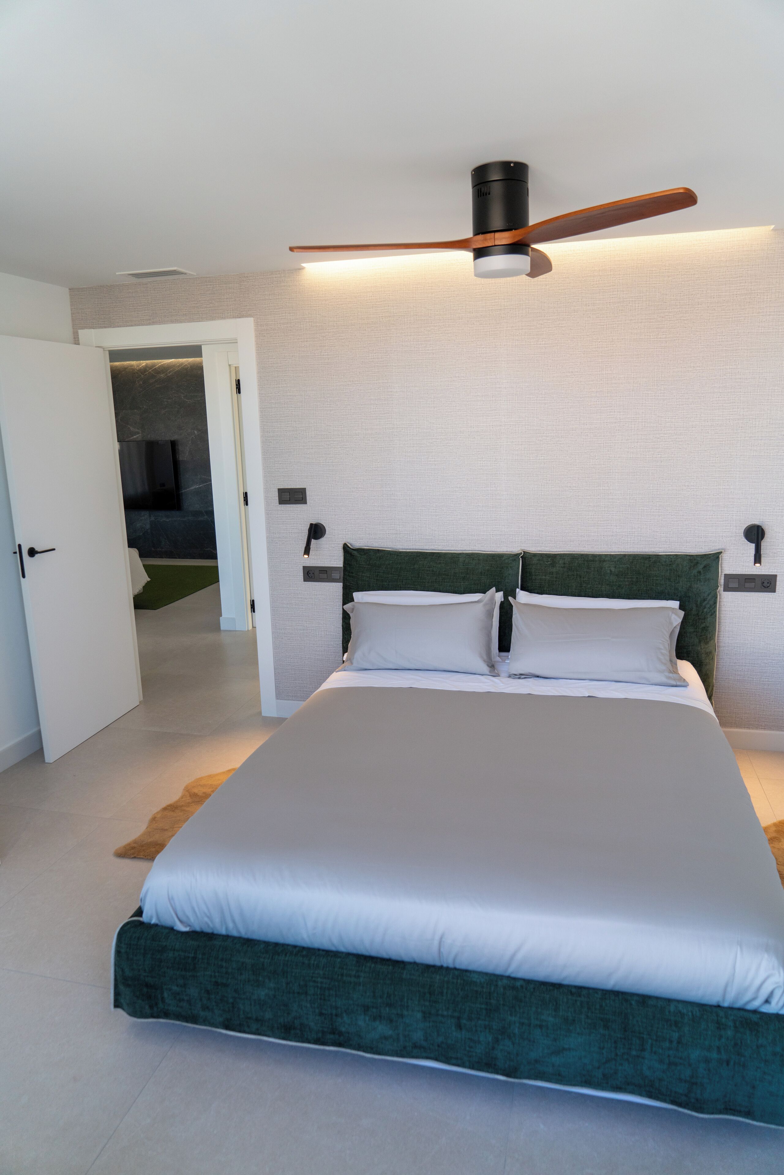 3 chambres, fer et planche à repasser, Wi-Fi, draps fournis