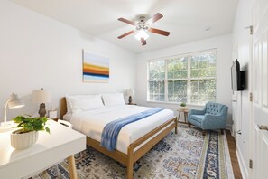 2 bedrooms, iron/ironing board, WiFi, bed sheets