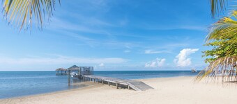  Charming 3-bedroom house with AC in Sandy Bay, SCUBA, and snorkelers paradise