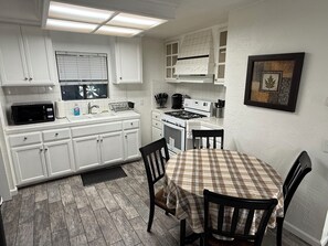 Mikroaaltouuni, uuni, liesi