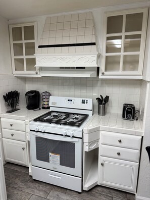 Mikroaaltouuni, uuni, liesi