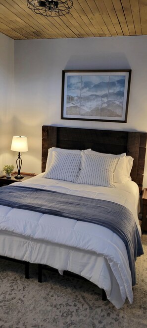 1 slaapkamer, een strijkplank/strijkijzer, internet, beddengoed