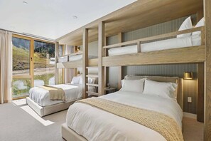 5 habitaciones, tabla de planchar con plancha, wifi y ropa de cama 