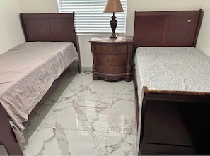 4 bedrooms, iron/ironing board, WiFi, bed sheets