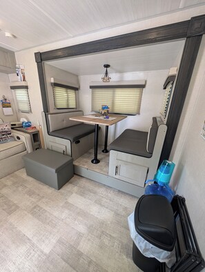 Interior - Camp in the Sunshine in enchanting Crystal River , Resort Amenities, sleeps 4 (Crystal River)