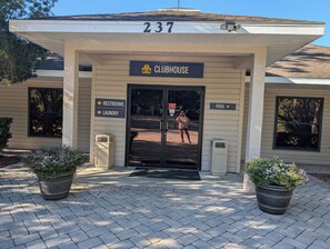 Exterior detail - Camp in the Sunshine in enchanting Crystal River , Resort Amenities, sleeps 4 (Crystal River)