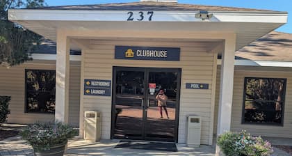 Camp in the Sunshine in enchanting Crystal River , Resort Amenities, sleeps 4