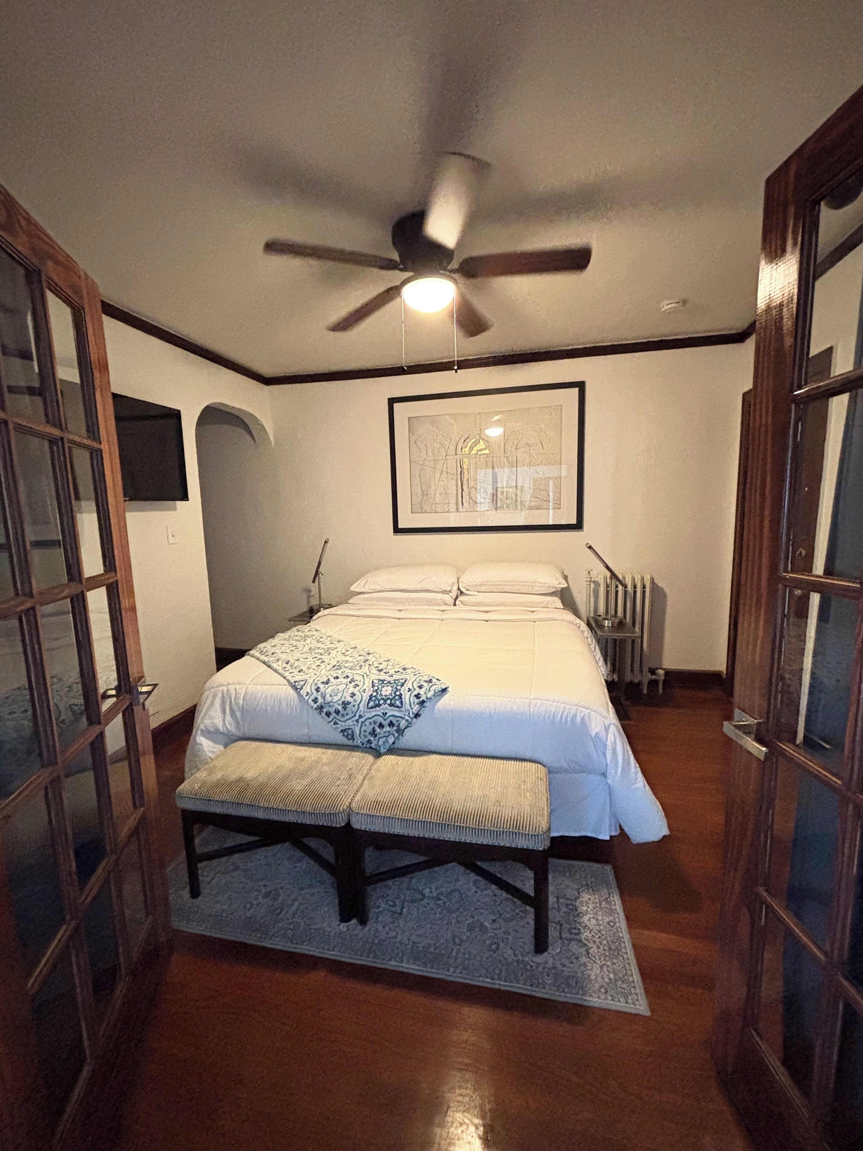 2 多间卧室、熨斗/熨衣板、上网接入、床单