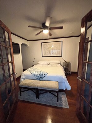 2 habitaciones, tabla de planchar con plancha, internet y ropa de cama