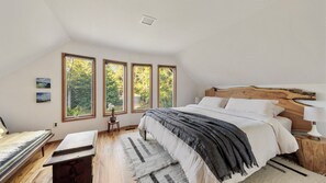 3 bedrooms, internet, bed sheets