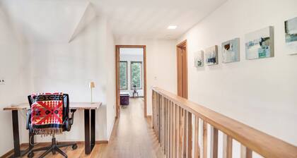 Chic East Hampton A-Frame, Steps to Sammys Beach & the 116 Preserve