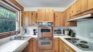 Microwave, oven, stovetop, cookware/dishes/utensils