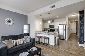 Smart TV - Cozy 1BD1BA Suite in Heart of INDY (Indianapolis)