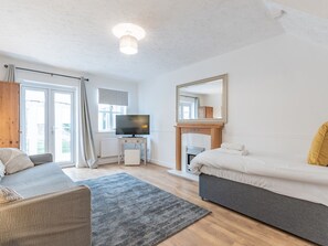 2 bedrooms, iron/ironing board, free WiFi, bed sheets - Pass the Keys | Cosy home | Basildon | Ideal for contractors (Basildon)