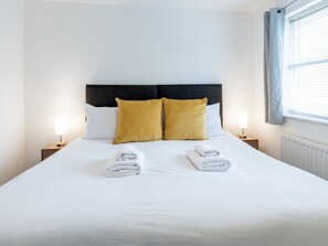 2 bedrooms, iron/ironing board, free WiFi, bed sheets - Pass the Keys | Cosy home | Basildon | Ideal for contractors (Basildon)