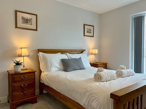 Pass the Keys |Modern Penthouse Style Apartment in Haddenham