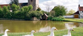 Pass the Keys |Modern Penthouse Style Apartment in Haddenham