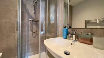 Shower, hair dryer, towels
