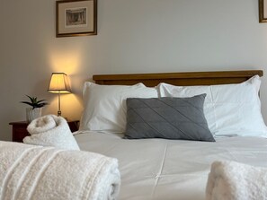 Bügeleisen/Bügelbrett, kostenloses WLAN, Bettwäsche