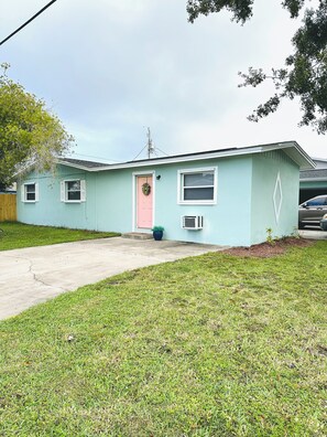 Exterior - Cozy One-bedroom Suite in Central Merritt Island (Merritt Island)