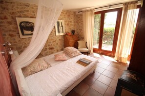 4 chambres, fer et planche à repasser, Wi-Fi, draps fournis