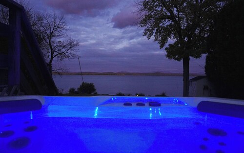 Grand Isle Lakehouse with Hot Tub