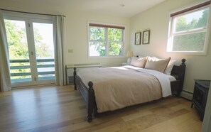 5 bedrooms, desk, iron/ironing board, travel cot - Grand Isle Lakehouse with Hot Tub (Grand Isle)