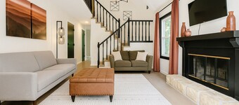 NEW Charming 2 bedroom, with cozy, quiet backyard, close to campus and LMH,